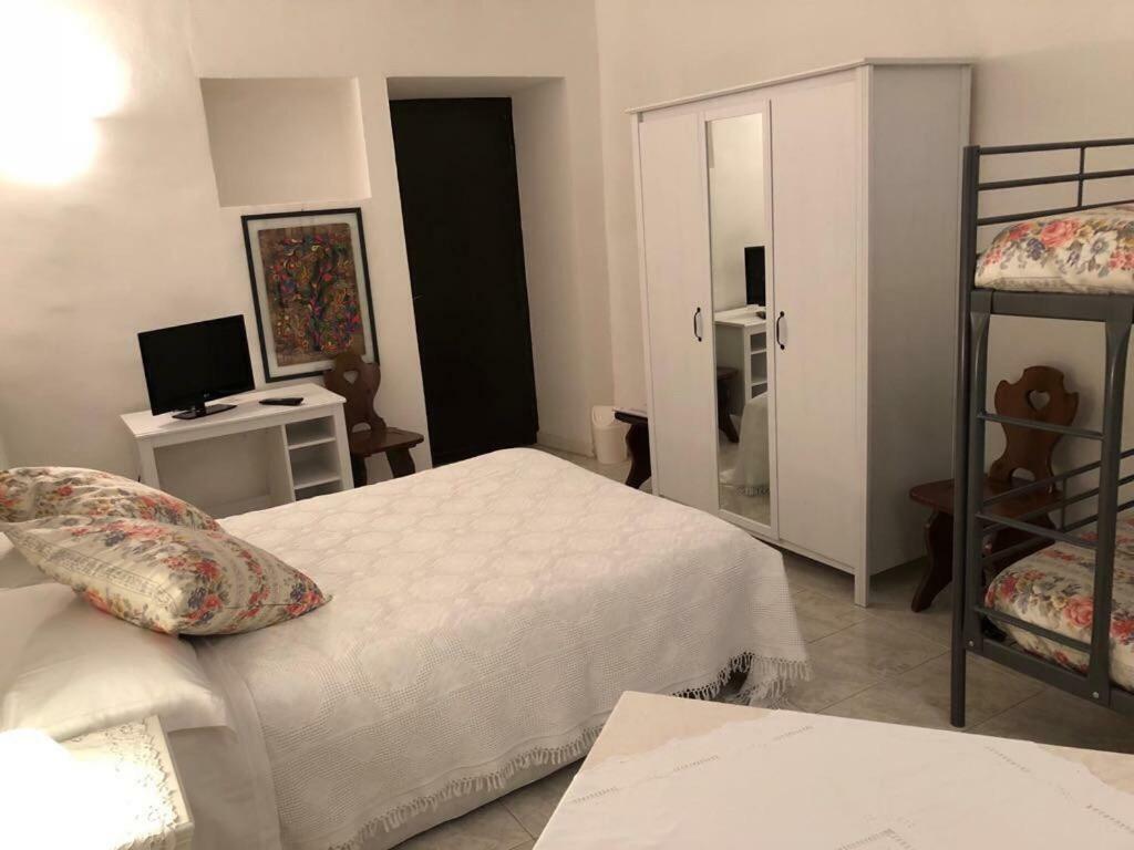 A Casa Di Lory Bed & Breakfast มอนคาลีเอรี ภายนอก รูปภาพ